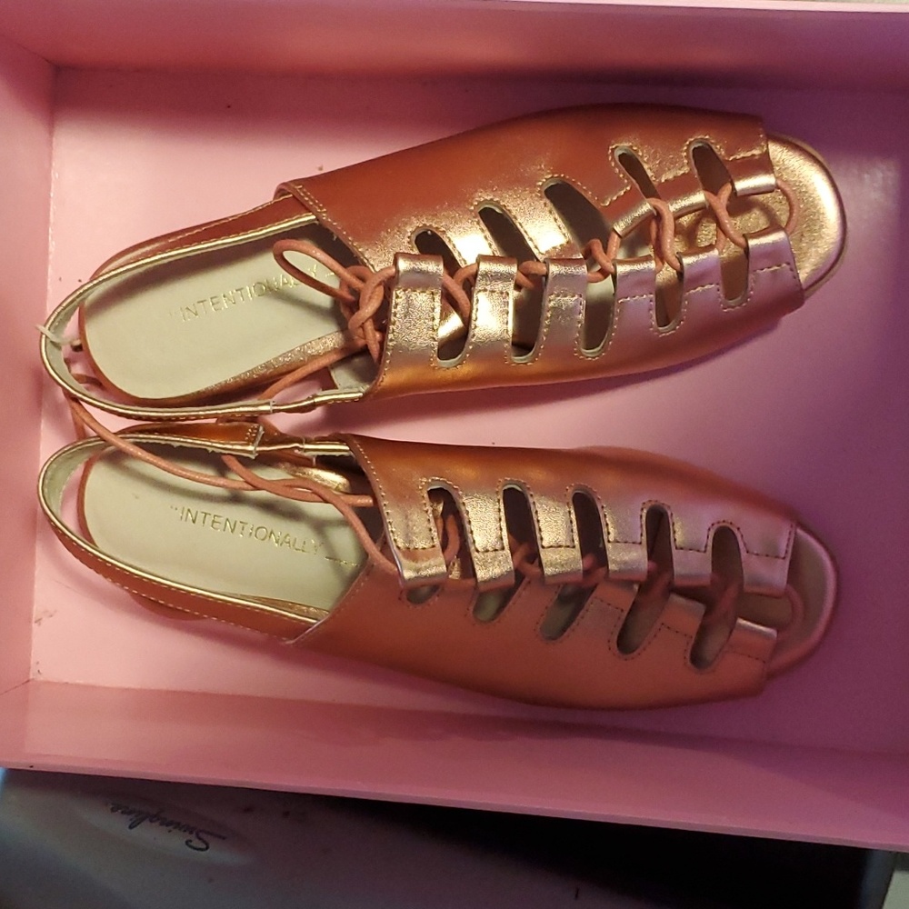 NIB sz 6 and 10 intentionally blank flats